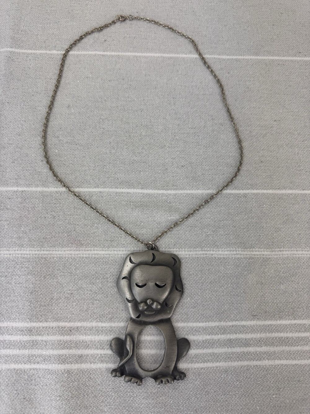 Vintage 70s Leo Lion Pewter Pendant Necklace Chunky Statement Silver Tone Chain